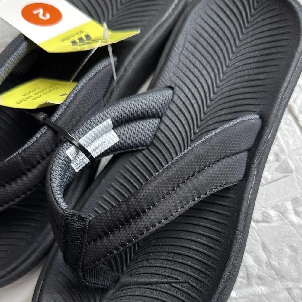 New All In Motion Kids Comfortable Black Flip Flops Size 2 Color Blk